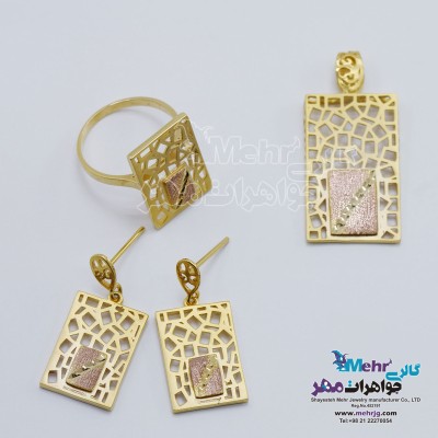 نیم ست طلا - آویز و گوشواره و انگشتر - طرح هندسی