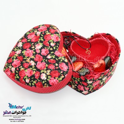 گردنبند طلا و چرم - سنگ سواروسکی قلب همراه با پک قلبی