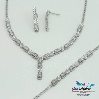 سرویس طلا - گردنبند و گوشواره و دستبند - طرح فلاور و مستطیل