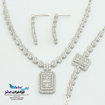 سرویس طلا - گردنبند - دستبند - گوشواره  - طرح هندسی