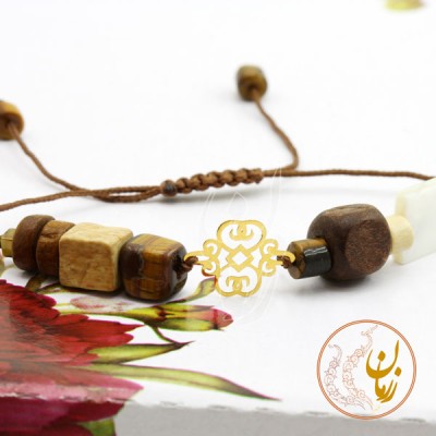نمای دوم دستبند طلا و مهره - طرح اسلیمی