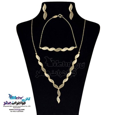 نمای دوم سرویس طلا - گردنبند و گوشواره و دستبند - طرح برگ