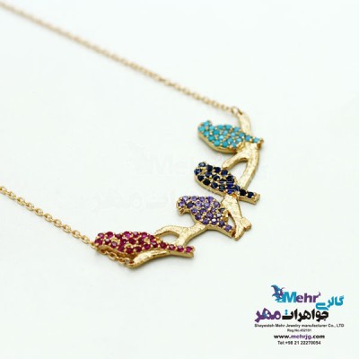 نمای دوم گردنبند طلا - طرح کوچ پرستوها