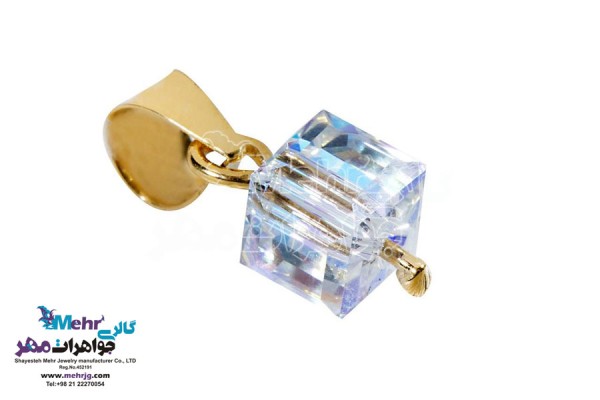 نمای دوم آویز طلا - سنگ سواروسکی مکعب
