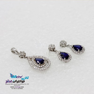 نمای دوم نیم ست طلا - آویز و گوشواره - طرح اشک
