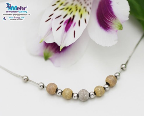 نمای دوم گردنبند طلا - طرح گوی