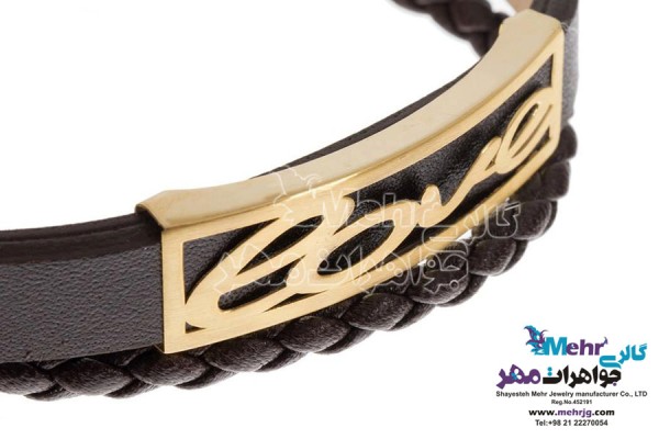 نمای دوم دستبند طلا و چرم - طرح عشق