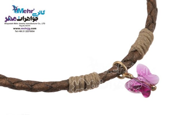 نمای دوم دستبند طلا و چرم - سنگ سواروسکی پروانه