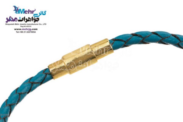نمای دوم دستبند طلا و چرم - سنگ سواروسکی پروانه
