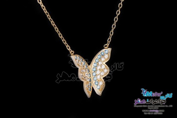 نمای دوم گردنبند طلا - طرح پروانه