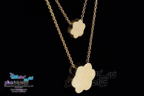 نمای دوم گردنبند طلا - طرح گل