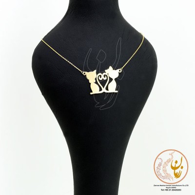 نمای دوم گردنبند طلا - طرح گربه‌های اشرافی
