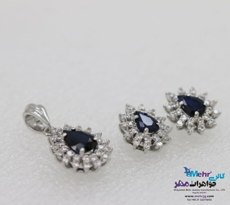 نمای دوم نیم ست طلا - آویز و گوشواره - طرح اشک
