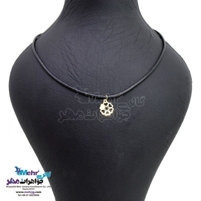 نمای دوم گردنبند طلا و چرم - طرح قلب