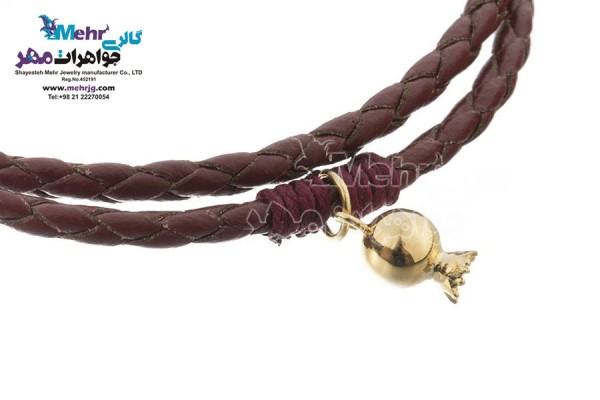 نمای دوم دستبند طلا و چرم - طرح انار