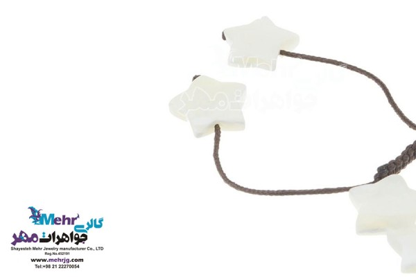 نمای دوم دستبند طلا و سنگ - طرح گل سرو تاک