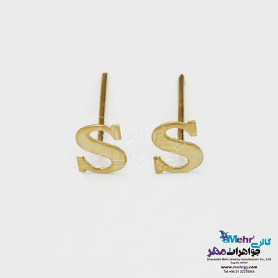 نمای دوم گوشواره طلا - طرح حروف الفبای لاتین