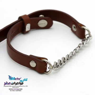 نمای دوم دستبند طلا و چرم - طرح کارتیه