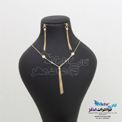 نمای دوم نیم ست طلا - گردنبند و گوشواره - طرح قلب و گوی