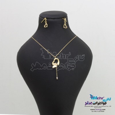 نمای دوم نیم ست طلا - گردنبند و گوشواره - طرح قلب - پروانه