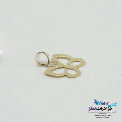 نمای دوم آویز طلا - طرح پروانه