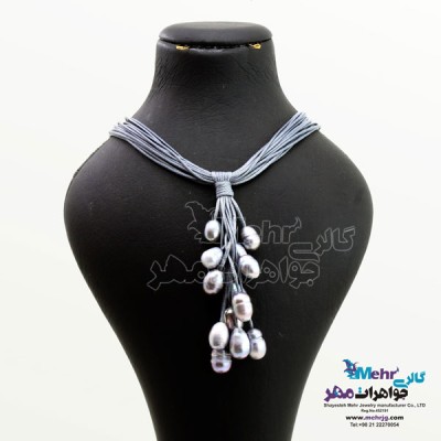 نمای دوم گردنبند طلا و چرم - طرح خوشه ای