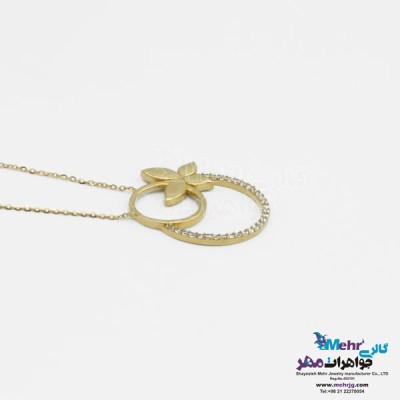 نمای دوم گردنبند طلا - طرح پروانه