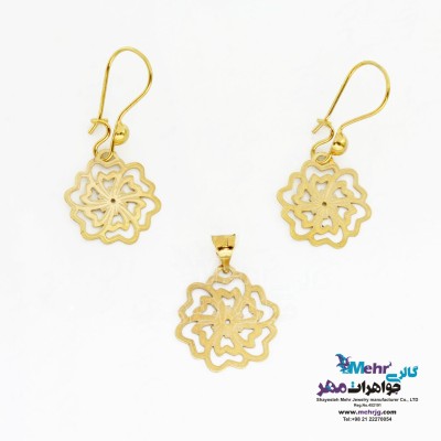 نمای دوم نیم ست طلا - آویز و گوشواره - طرح گل
