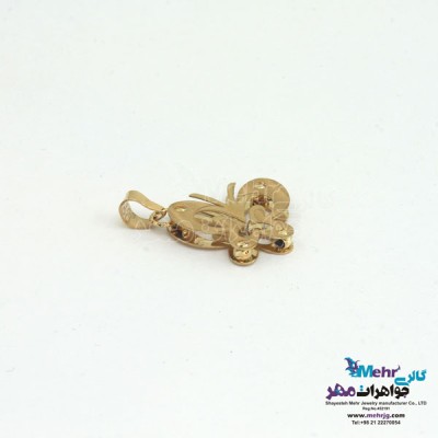 نمای دوم آویز طلا - طرح پروانه