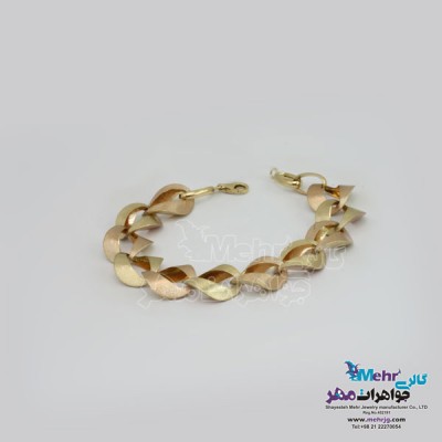 نمای دوم دستبند طلا - طرح کارتیه