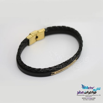 نمای دوم دستبند طلا و چرم - طرح هندسی