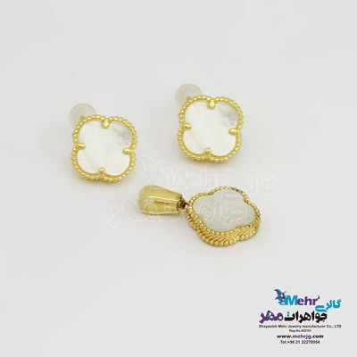 نمای دوم نیم ست طلا - آویز و گوشواره - طرح ونکلیف