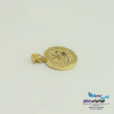 نمای دوم آویز طلا - طرح و ان یکاد