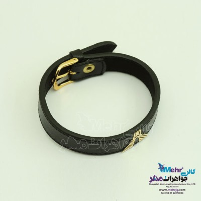 نمای دوم دستبند طلا و چرم - طرح آزادی