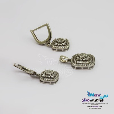 نمای دوم نیم ست طلا - آویز و گوشواره - طرح هندسی