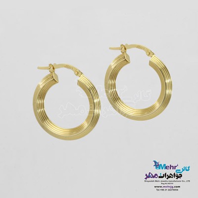 نمای دوم گوشواره حلقه ای طلا - طرح هندسی