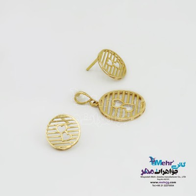 نمای دوم نیم ست طلا - آویز و گوشواره - طرح قلب