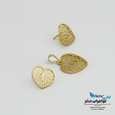 نمای دوم نیم ست طلا – آویز و گوشواره - طرح قلب