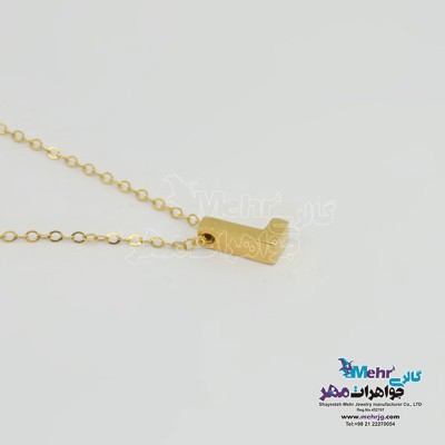 نمای دوم گردنبند طلا – طرح حروف لاتین