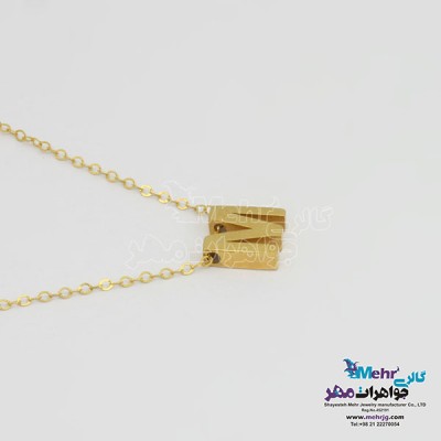 نمای دوم گردنبند طلا – طرح حروف لاتین