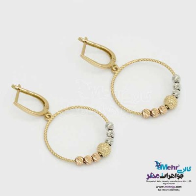 نمای دوم گوشواره گیره ای طلا - طرح هندسی