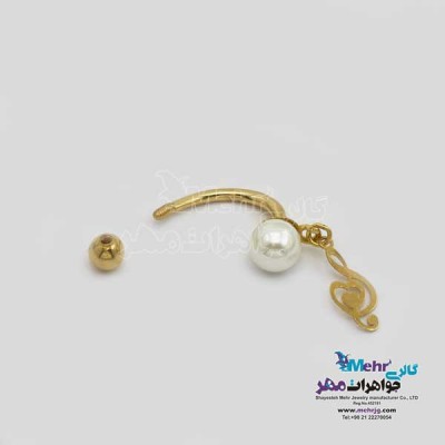 نمای دوم پیرسینگ طلا – طرح نت موسیقی