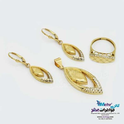 نمای دوم نیم ست طلا - آویز و گوشواره و انگشتر - طرح گوچی