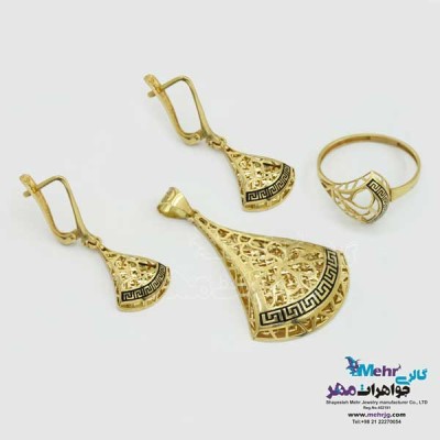 نمای دوم نیم ست طلا - آویز و گوشواره و انگشتر - طرح ورساچه