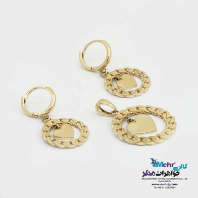 نمای دوم نیم ست طلا - آویز و گوشواره - طرح کارتیه