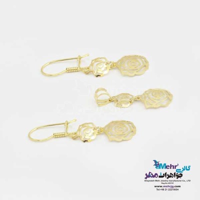 نمای دوم نیم ست طلا - آویز و گوشواره - طرح گل