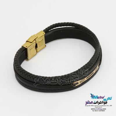 نمای دوم دستبند طلا و چرم - طرح هندسی