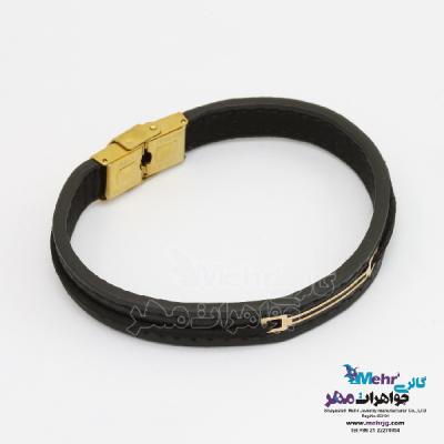 نمای دوم دستبند طلا و چرم - طرح هندسی