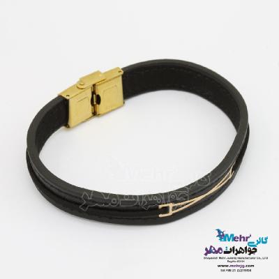 نمای دوم دستبند طلا و چرم - طرح هندسی