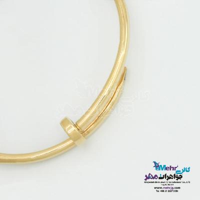 نمای دوم دستبند النگویی طلا - طرح کارتیه میخی
